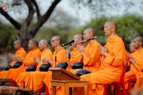 ภาพ No.138523:พิธีตักบาตร วัดราชบูรณะ จ.พระนครศรีอยุธยา วันที่ 25 พฤษภาคม พ.ศ.2567