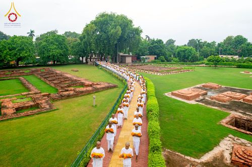 ภาพ No.231040:วันที่ 1 กรกฎาคม พ.ศ. 2568 โครงการบรรพชาสามเณร 300 รูป ถวายเป็นพุทธบูชา  วันอาสาฬหบูชา ณ จุดกำเนิดพระรัตนตรัย  ต้นแหล่งธัมมจักกัปปวัตตนสูตร เมืองพาราณสี  สารนาถ ประเทศอินเดีย