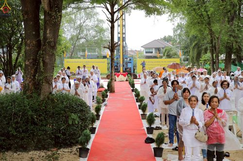 ภาพ No.234072:วันอาทิตย์ที่ 20 กรกฎาคม พ.ศ.2568 พิธีทอดผ้าป่า และพิธีตอกเสาเข็มต้นแรก สร้างอาคารปฏิบัติธรรมพระมงคลเทพมุนี ณ ศูนย์ปฏิบัติธรรมสุราษฏร์ธานี