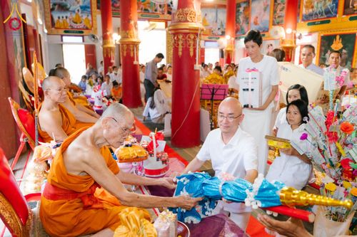 ภาพ No.169290:พิธีทอดกฐิน ณ วัดพุทธนิมิตร จ.เชียงใหม่ ในโครงการกฐินสามัคคีทั่วไทย 30,000 วัด บูชาธรรม 80 ปี หลวงพ่อธัมมชโย โดยคณะศิษยานุศิษย์วัดพระธรรมกาย วันที่ 24 ตุลาคม พ.ศ. 2567