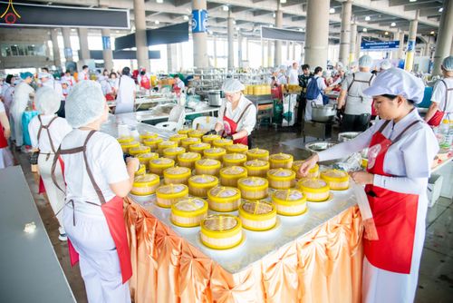 ภาพ No.325765:วันที่ 22 เมษายน พ.ศ.2569(วันคุ้มครองโลก) งานถวายมหาสังฆทาน 40,000 กว่าวัดทั่วประเทศ เจ้าหน้าที่ สาธุชน ร่วมใจจัดเตรียมภัตตาหารเพล (ชุด 2)