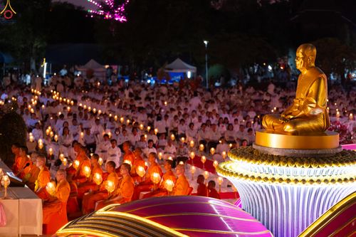 ภาพ No.294141:วันที่ 13 มกราคม พ.ศ. 2569 พิธีจุดประทีปถวายเป็นพุทธบูชา และบูชาธรรมมหาปูชนียาจารย์  (ภาพชุดที่ 2) ณ วัดสองพี่น้อง ต.ต้นตาล อ.สองพี่น้อง จ.สุพรรณบุรี ในโครงการธรรมยาตรา กตัญญูบูชา มหาปูชนียาจารย์ พระมงคลเทพมุนี(สด จนฺทสโร) พระผู้ปราบมาร อนุสรณ์สถาน 7 แห่