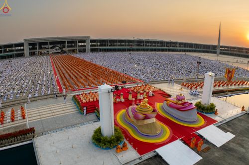 ภาพ No.307832:วันที่ 31 มกราคม พ.ศ. 2569 พิธีจุดประทีปธรรมถวายเป็นพุทธบูชา  และบูชาธรรมมหาปูชนียาจารย์ (ภาพชุดที่ 2) ณ วัดพระธรรมกาย ปทุมธานี ในโครงการธรรมยาตรา กตัญญูบูชา มหาปูชนียาจารย์ พระมงคลเทพมุนี(สด จนฺทสโร) พระผู้ปราบมาร อนุสรณ์สถาน 7 แห่ง ปีที่ 14