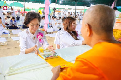 ภาพ No.301056:วันที่ 23 มกราคม พ.ศ. 2569 พิธีถวายภัตตาหารเป็นสังฆทาน แด่พระธรรมยาตรา ณ อนุสรณ์สถานบางปลา วัดบางปลา อำเภอบางเลน จังหวัดนครปฐม ในโครงการธรรมยาตรา กตัญญูบูชา มหาปูชนียาจารย์ พระมงคลเทพมุนี(สด จนฺทสโร) พระผู้ปราบมาร อนุสรณ์สถาน 7 แห่ง ปีที่ 14