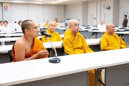 ภาพ No.324806:วันอังคารที่ 21 เมษายน พ.ศ.2569  หลวงพ่อทัตตชีโว รองเจ้าอาวาสวัดพระธรรมกาย ถวายการต้อนรับและปฏิสันถารคณะสงฆ์จากประเทศเวียดนาม