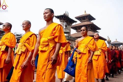 ภาพ No.313545:วันพฤหัสบดีที่ 12 มีนาคม พ.ศ. 2569 ขบวนแห่นาคธรรมทายาทในโครงการบรรพชาสามเณร 500 รูป  จาก นาคบาฮาล (Nagbahal) สู่จัตุรัสปาทัน (Patan Durbar Square) ประเทศเนปาล