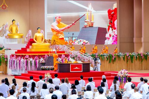 ภาพ No.84665:พิธีบรรจุพระบรมสารีริกธาตุภายในเกตุดอกบัวตูม องค์พระประธาน ณ ห้องแก้วสารพัดนึก 2 วัดพระธรรมกาย ในวันอาสาฬหบูชา อังคารที่ 1 สิงหาคม พ.ศ.2566