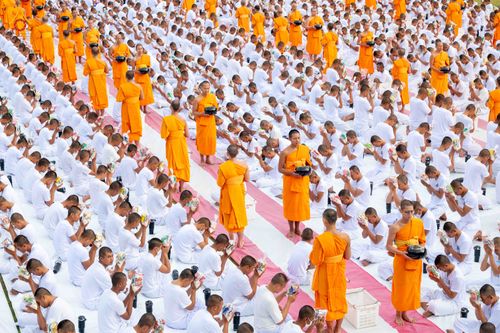 ภาพ No.341022:วันที่ 26 กรกฎาคม พ.ศ. 2569 โครงการพัฒนาคุณธรรม จริยธรรม สำหรับนักเรียนนายสิบตำรวจ (นสต.) รุ่นที่ 17 ศูนย์ฝึกอบรมตำรวจภูธรภาค 1 ได้จัดกิจกรรม ตักบาตรเพื่อน้อมอุทิศถวายเพื่อเป็นพระราชกุศลฯ  และปฏิบัติธรรม ติวธรรมมะ ณ ศูนย์ปฏิบัติธรรมเวิล์ดพีช วัลเล่ย์ (Wo