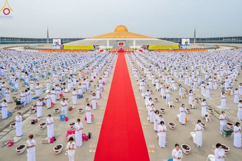 ภาพ No.90119:พิธีปลูกทรัพย์บานชื่น  เนื่องใน 139 ปี วันคล้ายวันเกิดด้วยรูปกายเนื้อ พระมงคลเทพมุนี (สด จนฺทสโร) พระผู้ปราบมาร วันอังคารที่ 10 ตุลาคม พ.ศ. 2566 ณ วัดพระธรรมกาย จ.ปทุมธานี