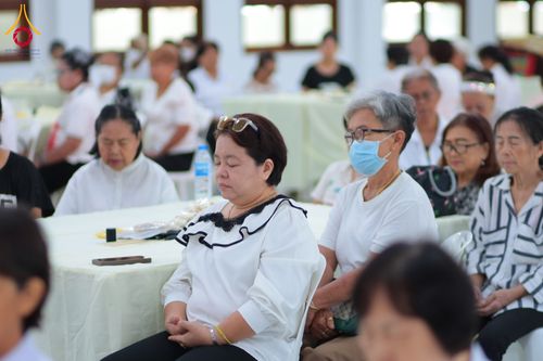 ภาพ No.327438:วันศุกร์ที่ 1 พฤษภาคม พ.ศ. 2569 รวมใจพสกนิกรชาวอำเภอคลองหลวง ประดิษฐ์ดอกไม้จันทน์ เพื่อใช้ในพิธีถวายดอกไม้จันทน์ในงานพระราชพิธีถวายพระเพลิงพระบรมศพ สมเด็จพระนางเจ้าสิริกิติ์ พระบรมราชินีนาถ พระบรมราชชนนีพันปีหลวง ณ วัดพระธรรมกาย