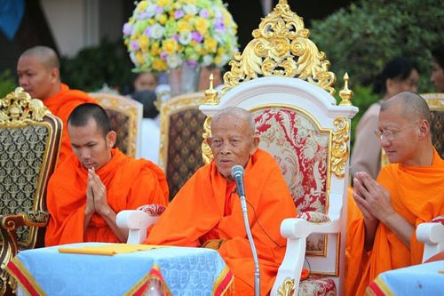 ภาพ No.15811:ประมวลภาพตักบาตรพระ 3 แผ่นดิน พระ 10,000 รูป ปีที่ 2 จ.เชียงราย