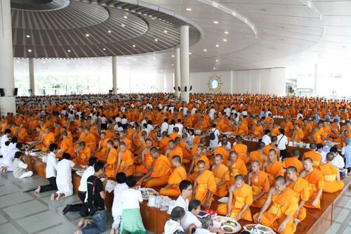 ภาพ No.3721:พิธีถวายภัตตาหารเนื่องในวันคล้ายวันละสังขารคุณยายอาจารย์ฯ 10 กันยายน พ.ศ. 2555