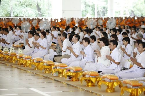 ภาพ No.3724:พิธีถวายภัตตาหารเนื่องในวันคล้ายวันละสังขารคุณยายอาจารย์ฯ 10 กันยายน พ.ศ. 2555