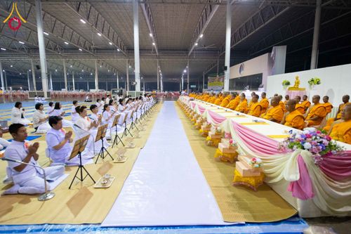 ภาพ No.303859:วันที่ 28 มกราคม พ.ศ. 2569 พิธีถวายภัตตาหารเป็นสังฆทาน แด่พระธรรมยาตรา ณ วัดพระธรรมกาย  จังหวัดปทุมธานี ในโครงการธรรมยาตรา กตัญญูบูชา มหาปูชนียาจารย์ พระมงคลเทพมุนี(สด จนฺทสโร) พระผู้ปราบมาร อนุสรณ์สถาน 7 แห่ง ปีที่ 14