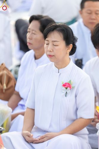 ภาพ No.187961:พิธีตักบาตรฉลองพระใหม่ ต้อนรับพุทธศักราช 2568 ณ ลานธรรมพระมหาธรรมกายเจดีย์ วัดพระธรรมกาย จ.ปทุมธานี วันที่ 1 มกราคม พ.ศ. 2568