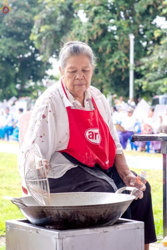 ภาพ No.239768:วันที่ 16-17 สิงหาคม พ.ศ. 2568 การปฏิบัติหน้าที่ของเจ้าหน้าที่ทุกสถานะ เพื่องานพิธีอัญเชิญรูปเหมือนพระมงคลเทพมุนี (สด จันทสโร) และพิธีกดปุ่มอัญเชิญรูปเหมือน พระมงคลเทพมุนี (สด จันทสโร) ณ มหาวิหารแก้วพระมงคลเทพมุนี ศูนย์ปฏิบัติธรรมแก้วเมืองเลย จ.เลย