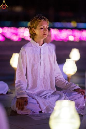 ภาพ No.279245:พิธีจุดวิสาขประทีป พิธีเวียนประทักษิณ ในวันวิสาขบูชา พุธที่ 22 พฤษภาคม พ.ศ. 2567 ( วันพระขึ้น 15 ค่ำ เดือน 6 ) ณ ลานธรรม พระมหาธรรมกายเจดีย์ วัดพระธรรมกาย จ.ปทุมธานี