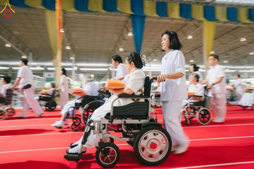 ภาพ No.167712:พิธีทอดกฐิน และ พิธีกรานกฐิน ในวันอาทิตย์ที่ 3 พฤศจิกายน พ.ศ. 2567 ณ วัดพระธรรมกาย จ.ปทุมธานี