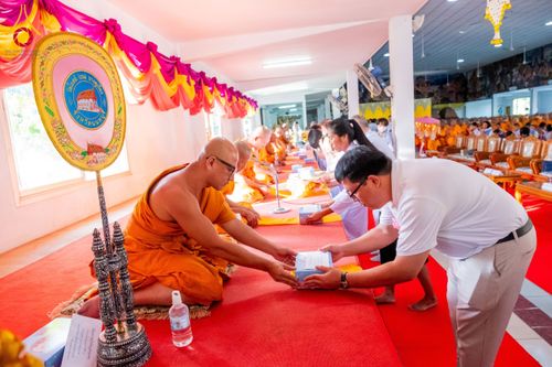 ภาพ No.197457:พิธีทอดผ้าป่าทำนุบำรุงศาสนสถาน ณ วัดโบสถ์(บน) ตำบลบางคูเวียง อำเภอบางกรวย จังหวัดนนทบุรี ในโครงการธรรมยาตรา กตัญญูบูชา มหาปูชนียาจารย์ พระมงคลเทพมุนี(สด จนฺทสโร) พระผู้ปราบมาร อนุสรณ์สถาน 7 แห่ง ปีที่ 13 วันที่ 17 มกราคม พ.ศ. 2568