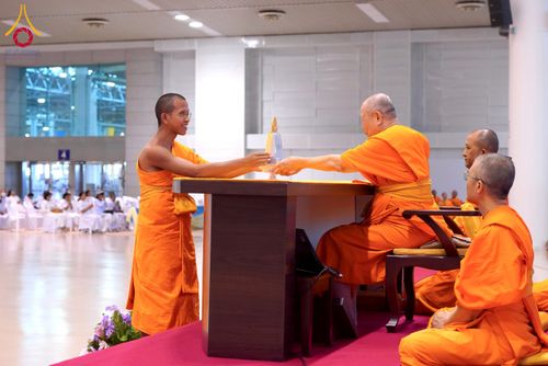 ภาพ No.232162:วันอาทิตย์ที่ 6 กรกฏาคม พ.ศ. 2568 พิธีมอบโล่เกียรติคุณ สวดธัมมจักกัปปวัตตนสูตร และรางวัลโครงการผู้นำแสงสว่างออนไลน์ ณ ห้องแก้วสารพัดนึก1 สภาธรรมกายสากล วัดพระธรรมกาย