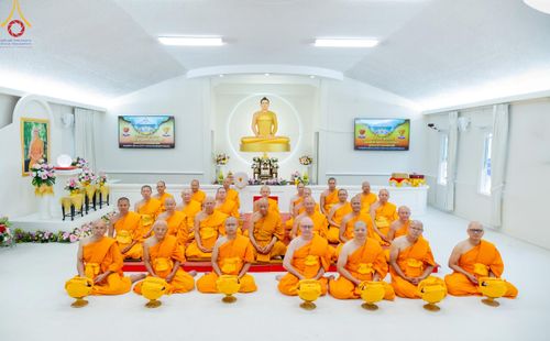 ภาพ No.145018:พิธีบรรพชา และอุปสมบท ธรรมทายาท โดยมี พระเดชพระคุณพระธรรมรัตนาภรณ์ เป็นพระอุปัชฌาย์ ยังความปลื้มปิติใจให้แก่ผู้ปกครอง และคณะญาติมิตร ณ วัดพระธรรมกายนิวเจอร์ซี  ประเทศสหรัฐอเมริกา
