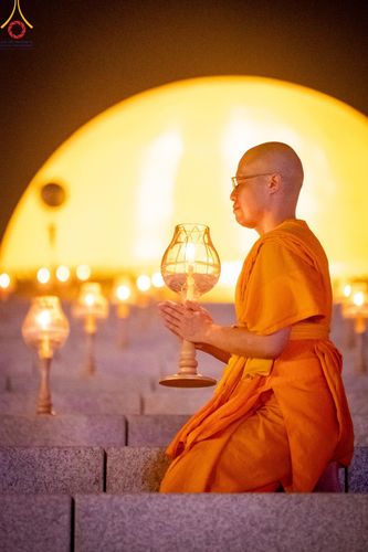 ภาพ No.125025:พิธีเวียนประทักษิณและจุดมาฆประทีป (ชุดที่ 2) ในวันมาฆบูชา เสาร์ที่ 24 กุมภาพันธ์ พ.ศ. 2567 ณ พระมหาธรรมกายเจดีย์ วัดพระธรรมกาย