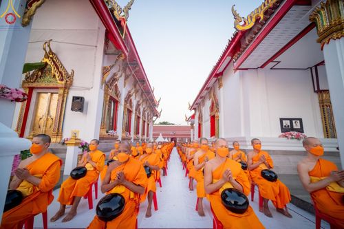 ภาพ No.112711:พิธีตักบาตรพระธรรมยาตราฯ ณ วัดสองพี่น้อง จ.สุพรรณบุรี วันที่ 15 มกราคม พ.ศ. 2567