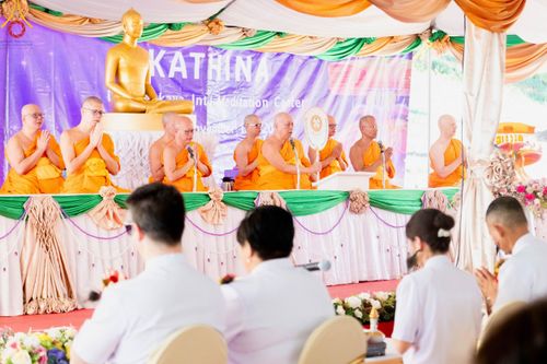 ภาพ No.100334:พิธีทอดกฐินบรมจักรพรรดิ ณ วัดพระธรรมกายแคลิฟอร์เนีย เมืองอาซูซ่า รัฐแคลิฟอร์เนีย ประเทศสหรัฐอเมริกา วันอาทิตย์ที่ 12 พฤศจิกายน พ.ศ. 2566
