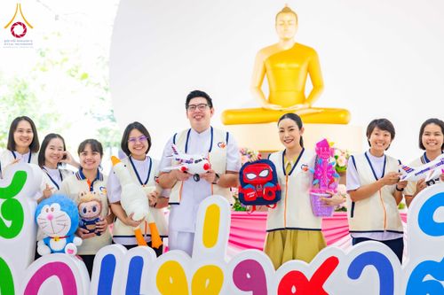 ภาพ No.193511:วัดพระธรรมกาย และ มูลนิธิธรรมกาย มอบของขวัญสนับสนุนงานวันเด็ก วันที่ 8 มกราคม พ.ศ. 2568 ณ อาคารโถงช้างฯ วัดพระธรรมกาย อ.คลองหลวง จ.ปทุมธานี