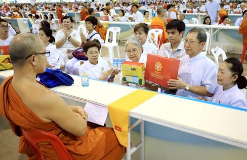 ภาพ No.236357:วันที่ 3 สิงหาคม พ.ศ. 2568 พิธีถวายมหาสังฆทานคณะสงฆ์ 2,000 กว่าวัดทั่วประเทศ ปีที่ 25 , พิธีถวายไทยธรรมคณะสงฆ์ 323 วัด 4 จังหวัดชายแดนภาคใต้ ณ วัดพระธรรมกาย