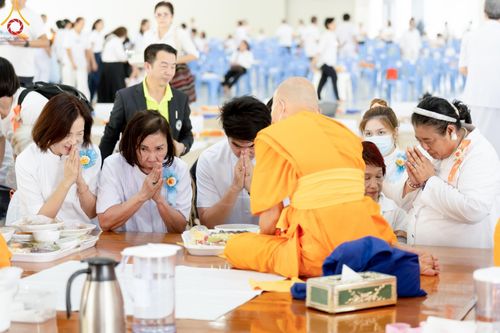 ภาพ No.58625:พิธีบุพเปตพลี ครั้งที่ 149 ร่วมอุทิศบุญแด่หมู่ญาติที่ล่วงลับไปแล้ว และสืบทอดอายุพระพุทธศาสนา วันอังคารที่ 23 เมษายน พ.ศ. 2567 (วันพระ ขึ้น 15 ค่ำ เดือน 5) ณ หอฉันคุณยายอาจารย์ฯ วัดพระธรรมกาย