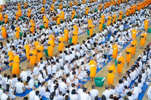 ภาพ No.243488:วันที่ 7 กันยายน พ.ศ. 2568 พิธีตักบาตร ข้าวสารอาหารแห้ง ในวันครูผู้ค้นพบวิชชาธรรมกาย ณ บ้านแก้วเรือนทองคุณยายฯ สภาธรรมกายสากล วัดพระธรรมกาย