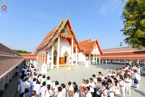 ภาพ No.189583:พิธีทอดผ้าป่าทำนุบำรุงศาสนสถาน ในโครงการธรรมยาตรา กตัญญูบูชา มหาปูชนียาจารย์ พระมงคลเทพมุนี(สด จนฺทสโร) พระผู้ปราบมาร อนุสรณ์สถาน 7 แห่ง ปีที่ 13 ณ วัดสองพี่น้อง ต.ต้นตาล อ.สองพี่น้อง จ.สุพรรณบุรี วันที่ 5 มกราคม พ.ศ. 2568