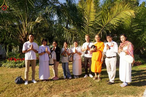 ภาพ No.105012:พิธีตักบาตรพระ ๑,๐๐๐ รูป ฉลองเมืองลำปาง ๑,๓๔๓ ปี วันเสาร์ที่ ๓๐ ธันวาคม พ.ศ. ๒๕๖๖ ณ ศูนย์ปฏิบัติธรรมลำปาง อำเภอเมือง จังหวัดลำปาง