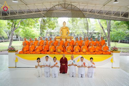 ภาพ No.144292:พิธีตักบาตรพระใหม่  โครงการบรรพชาอุปสมบทหมู่ ธรรมทายาทนานาชาติ (ภาษาจีน) ณ อาคารโถงช้าง วัดพระธรรมกาย วันอาทิตย์ที่ 14 กรกฎาคม พ.ศ. 2567