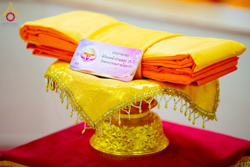 ภาพ No.221299:วันศุกร์ที่ 25 เมษายน พ.ศ. 2568 พิธีอัญเชิญรูปเหมือนพระมงคลเทพมุนี (สด จนฺทสโร) พระผู้ปราบมาร พิธีทอดผ้าป่าสามัคคี 25 ปี พิธีถวายสังฆทาน 15 วัด แด่เจ้าอาวาสภาคพื้นเอเชีย และแอฟริกา ในวาระครบ 25 ปี วัดพระธรรมกายโอซาก้า ประเทศญี่ปุ่น