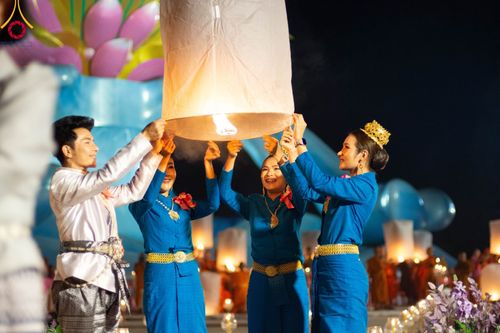 ภาพ No.97278:พิธีทอดผ้าป่า เพื่อสร้าง "ลานอเนกประสงค์พญานาค 4 ตระกูล" และพิธีจุดประทีปโคมลอย ลอยกระทง ถวายประทีปเป็นพุทธบูชา ณ พุทธอุทยานนานาชาติ จ.หนองคาย วันที่ 27 พฤศจิกายน พ.ศ. 2566