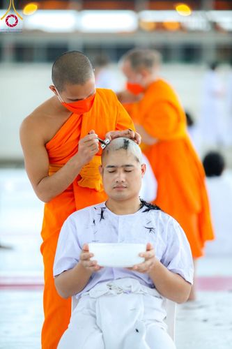 ภาพ No.99943:พิธีปลงผมธรรมทายาท โครงการอุปสมบทบูชาธรรมมหาปูชนียาจารย์ พ.ศ. 2566 ณ ลานธรรม มหาวิหารคด 8-9 ศูนย์อบรมวัดพระธรรมกาย วันอาทิตย์ที่ 3 ธันวาคม พ.ศ. 2566