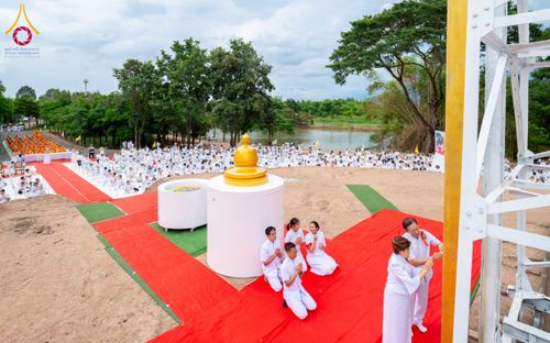 ภาพ No.261895:วันที่ 14 ตุลาคม พ.ศ. 2568 พิธีกลั่นแผ่นดิน โปรยทรายตอกเสาเข็มมหามงคลต้นแรก  สร้างองค์พระเจดีย์และจุดประทีปถวายเป็นพุทธบูชา ณ ศูนย์ปฏิบัติธรรมชัยนาท ต.ธรรมามูล อ.ชัยนาท จ.ชัยนาท