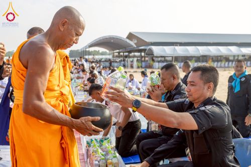 ภาพ No.230165:วันเสาร์ที่ 28 มิถุนายน พ.ศ. 2568 พิธีถวายสังฆทาน 323 วัด 4 จังหวัดชายแดนใต้ ปีที่ 21 ครั้งที่ 178 พิธีมอบกองทุนหนุนแรงใจช่วยครูใต้ ปีที่ 18 ครั้งที่ 142 ณ ศูนย์อบรมเยาวชนจังหวัดปัตตานี