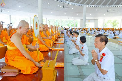 ภาพ No.240087:วันเสาร์ที่ 23 สิงหาคม พ.ศ. 2568 (วันพระ แรม 14 ค่ำ เดือน 9) พิธีบุพเปตพลี ครั้งที่ 169 ร่วมอุทิศบุญแด่หมู่ญาติที่ล่วงลับไปแล้ว และสืบทอดอายุพระพุทธศาสนา ณ หอฉันคุณยายอาจารย์ฯ วัดพระธรรมกาย