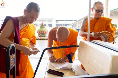 ภาพ No.235944:วันที่ 3 สิงหาคม พ.ศ. 2568 ภาพบรรยากาศ การต้อนรับปฎิสันถาร ของคณะสงฆ์ ในวันสมาธิโลก พิธีถวายมหาสังฆทาน 2,000 กว่าวัด ณ วัดพระธรรมกาย