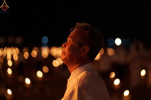 ภาพ No.175957:พิธีจุดประทีปโคมลาน, โคมลอยและลอยกระทง ถวายประทีปเป็นพุทธบูชา สร้างความสว่างไสวให้กับแผ่นดินด้วยแสงธรรม วันที่ 15 พฤศจิกายน พ.ศ. 2567 ณ พุทธอุทยานนานาชาติ อ.โพนพิสัย จ.หนองคาย