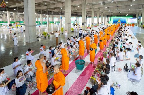 ภาพ No.235329:วันที่ 27 กรกฎาคม พ.ศ. 2568 พิธีตักบาตรฉลองพระใหม่ โครงการบรรพชาและอุปสมบทมู่รุ่นเข้าพรรษา ณ วัดพระธรรมกาย