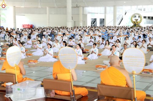 ภาพ No.229688:วันที่ 25 มิถุนายน พ.ศ. 2568 (แรม 15 ค่ำ เดือน 7) พิธีบุพเปตพลี ครั้งที่ 166 ร่วมอุทิศบุญแด่หมู่ญาติที่ล่วงลับไปแล้ว และสืบทอดอายุพระพุทธศาสนา ณ หอฉันคุณยายอาจารย์ฯ วัดพระธรรมกาย