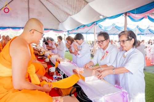 ภาพ No.179852:พิธีทอดกฐินบรมจักรพรรดิ สร้างอุโบสถ 80 ปี บูชาธรรมหลวงพ่อธัมมชโย ณ วัดพระธรรมกายแคลิฟอร์เนีย ประเทศสหรัฐอเมริกา วันอาทิตย์ที่ 10 พฤศจิกายน พ.ศ. 2567