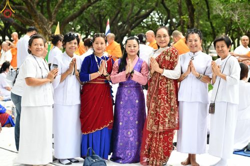 ภาพ No.143890:พิธีตัดปอยผม โครงการอุปสมบทหมู่ พระธรรมทายาทนานาชาติ (ภาษาจีน) รุ่นที่ 19 วันอาทิตย์ที่ 7 กรกฎาคม พ.ศ. 2567 ณ สนามหญ้า หน้าบ้านแก้วอาสาสมัคร วัดพระธรรมกาย