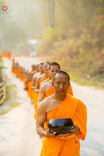 ภาพ No.62261:Photo Story  มหัศจรรย์วัดดงดินแดง Episode 4 กิจกรรมตักบาตรฉลองพระ-เณรกว่า 500 รูป