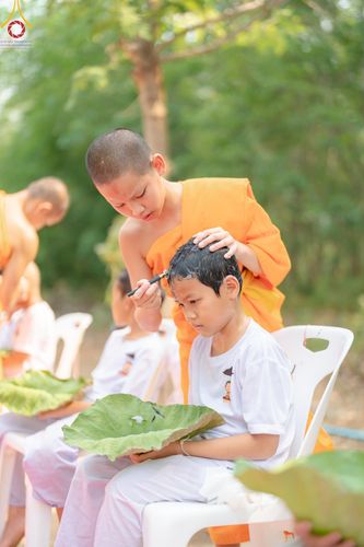 ภาพ No.135060: พิธีบรรพชาสามเณร  พิธีตักบาตรฉลองสามเณรใหม่ วันที่ 1 เมษายน พ.ศ.2567 ในโครงการบรรพชาสามเณรฟื้นฟูพระพุทธศาสนาทั่วไทย ณ ศูนย์ปฏิบัติธรรมแก้วเมืองเลย