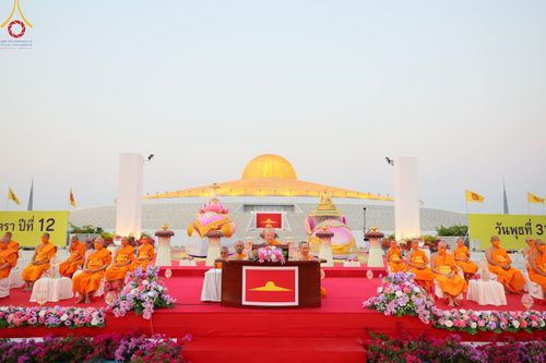 ภาพ No.121984:พิธีจุดประทีปถวายเป็นพุทธบูชา และบูชาธรรมมหาปูชนียาจารย์ พระมงคลเทพมุนี(สด จนฺทสโร) ในโครงการธรรมยาตรา กตัญญูบูชา มหาปูชนียาจารย์ พระมงคลเทพมุนี(สด จนฺทสโร) พระผู้ปราบมาร อนุสรณ์สถาน 7 แห่ง ปีที่ 12 วันที่ 31 มกราคม พ.ศ. 2567 ณ วัดพระธรรมกาย จ.ปทุมธานี